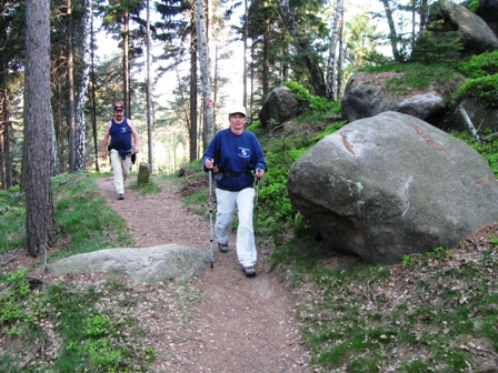 Weiter gehts durch die malerische Landschaft im Zittauer Gebirge
