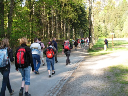 Wanderer am Weg Richtung Sonneberg