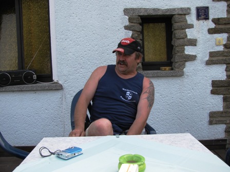 Quaxi muß mal kurz aus den Schuhen steigen