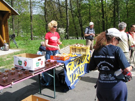 Und schon ist die Kontroll- und Labestelle in der Nähe von Jonsdorf erreicht