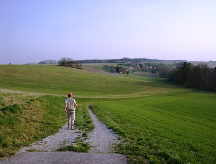 ber einen schnen Feldweg gehts los