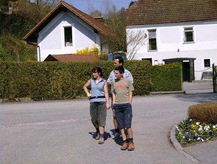 Patrik, Ruth und Ernst treffen beim Stift ein