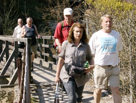 ...und nette Gesprche verkrzen die Wanderung