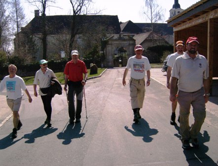 Gerhard Schlatter, Gebhard Karl, Johann Lebsinger, Harald Eisenmenger, Franz Haider und Hans Lackner beginnen gemeinsam die Mittagsrunde