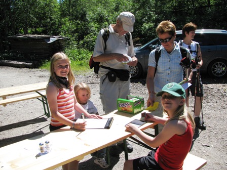 Die jungen Kontrollore an der Vereinslabestelle nach rund 22 km