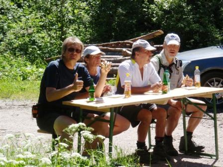Alles im grünen Bereich deutet Helmi beim 'Nachtanken' an