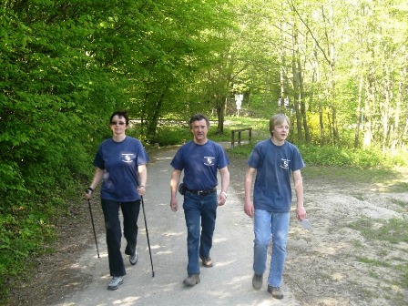 Roswitha und Norbert Hahn sowie Gerhard Hold jun. gutgelaunt auf dem Weg