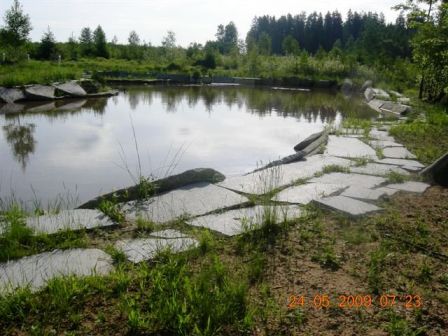 Ein erster kleiner und liebevoll gestalteter Teich