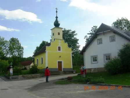 Eine Kirche am Wegesrand
