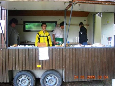 Die netten Mitarbeiter bemühen sich um das leibliche Wohl