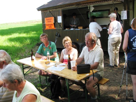 Unsere Wanderfreunde aus Oberösterreich genießen ein kühles Bierchen