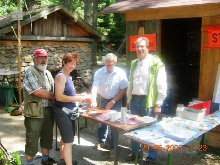 Zielformalitäten werden beim sehr netten Obmann von G.A.N.Z. erledigt