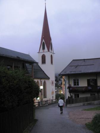 Die Kirche von Seefeld in Morgengrauen