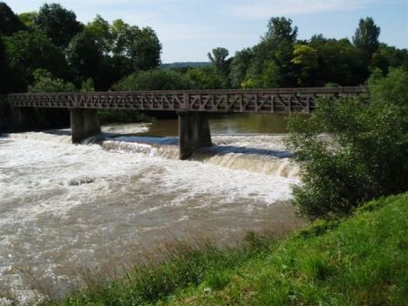 Ein Steg über die Traisen