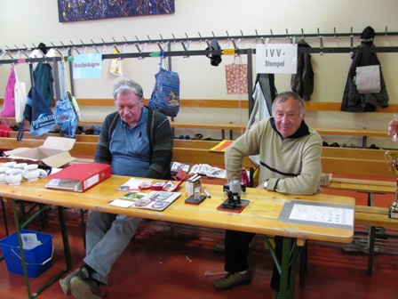 Die Spitzenfunktionäre aus St.Pölten warten auf die zurückkehrenden Marathonis