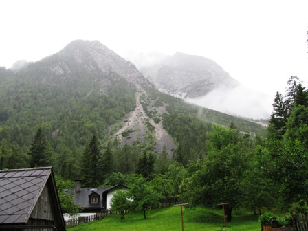 ...und gibt mehr Blicke auf die umliegenden Berge frei