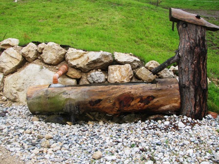 Schöner Brunnen am Wegesrand