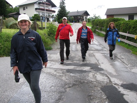 Anna, Christian, Josef und Karin auf den letzen Metern durch Tauplitz