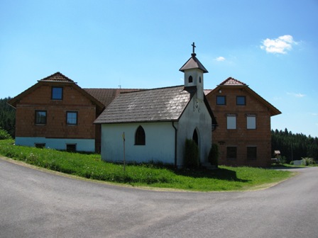 Kapelle bei einem Gehöft