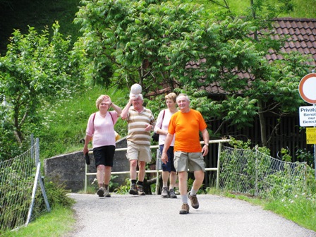 Die Wanderfreunde haben uns nun schon zum dritten Mal eingeholt - unser Laster: LABESTELLEN