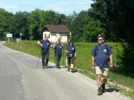 Die Wanderfreunde Rappottenstein genießen die Sonne und die schöne Gegend