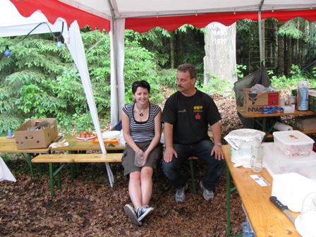 Nette Mitarbeiter warten auf die Wanderer