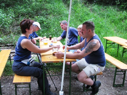 ...jetzt essen die scho wieda!