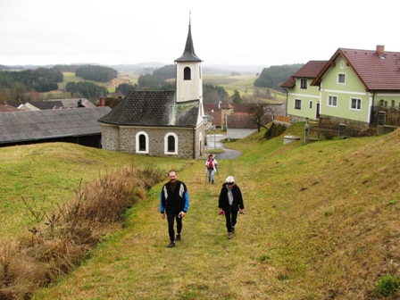 Anstieg vorbei an der Kapelle von Bhmsdorf