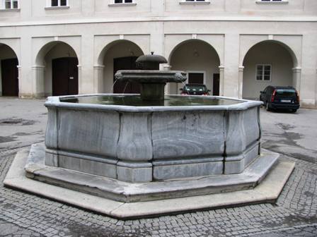 Schöner Brunnen beim Dom von St.Pölten...