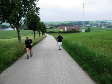 Die Wanderfreunde beim gestärkten Auszug aus St.Margarethen an der Sierning