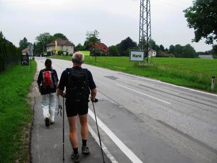 Die Ortstafel von Mank ist erreicht - das Ziel ist nahe!