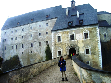 Sigi vor Burg Altpernstein