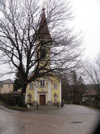 Die Kirche von Sulz im Wienerwald