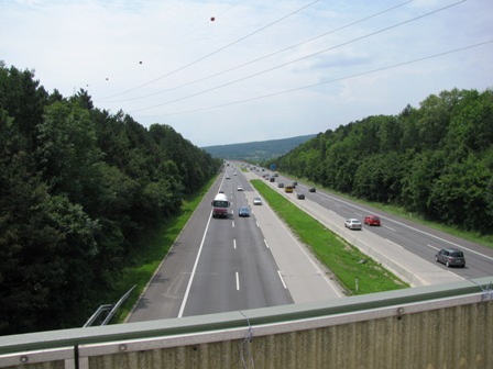Die Südautobahn wird überquert...