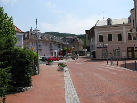 Blick zum schönen Marktplatz von Markt Piesting...