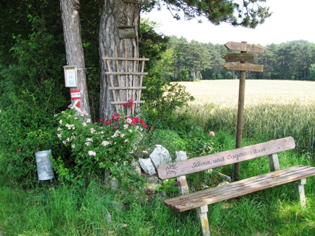 Ein weiterer schöner Rastplatz (mit Kontrollstelle - Buchstaben auf Tafeln mit Glasschutz)